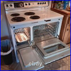Vintage 1950's GE Electric Stove (White) 40 inch W Vintage 1950's GE Electric Stove (White) 40 inch W