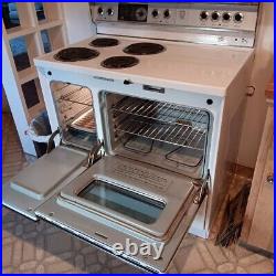 Vintage 1950's GE Electric Stove (White) 40 inch W Vintage 1950's GE Electric Stove (White) 40 inch W