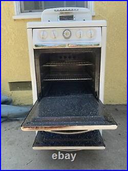 Vintage 22 Wedgewood, White Apartment Stove, 4 Burner 1 Oven 1 Broiler