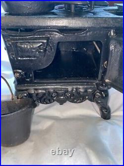 Vintage Black Cast Iron Crescent Stove Salesman Sample Children's Toy Antique