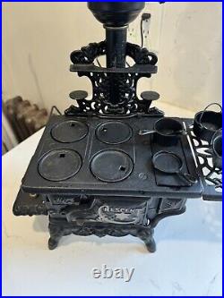 Vintage MINIATURE CAST-IRON STOVE CRESCENT Toy With A Lamp Vintage MINIATURE CAST-IRON STOVE CRESCENT Toy With A Lamp