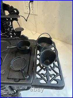 Vintage MINIATURE CAST-IRON STOVE CRESCENT Toy With A Lamp Vintage MINIATURE CAST-IRON STOVE CRESCENT Toy With A Lamp