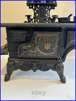 Vintage MINIATURE CAST-IRON STOVE CRESCENT Toy With A Lamp Vintage MINIATURE CAST-IRON STOVE CRESCENT Toy With A Lamp