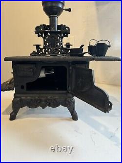Vintage MINIATURE CAST-IRON STOVE CRESCENT Toy With A Lamp Vintage MINIATURE CAST-IRON STOVE CRESCENT Toy With A Lamp