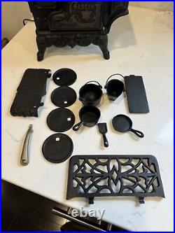 Vintage MINIATURE CAST-IRON STOVE CRESCENT Toy With A Lamp Vintage MINIATURE CAST-IRON STOVE CRESCENT Toy With A Lamp