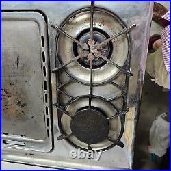 Vintage O'Keefe & Merritt 55-280-2 Range with Broiler, warmer, griddle & timer