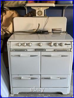 Vintage O'Keefe & Merritt Stove with 4 burners + Griddle +Grillevator +Oven