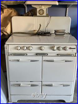 Vintage O'Keefe & Merritt Stove with 4 burners + Griddle +Grillevator +Oven