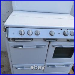 Vintage O'Keefe & Merritt Stove with 4 burners + Griddle +Grillevator +Oven