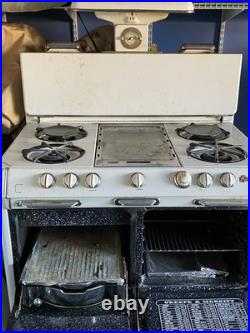 Vintage O'Keefe & Merritt Stove with 4 burners + Griddle +Grillevator +Oven