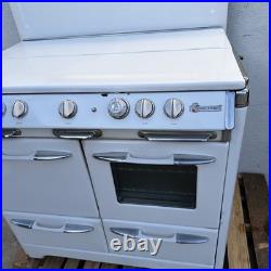 Vintage O'Keefe & Merritt Stove with 4 burners + Griddle +Grillevator +Oven