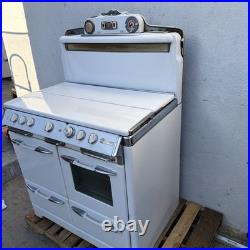 Vintage O'Keefe & Merritt Stove with 4 burners + Griddle +Grillevator +Oven