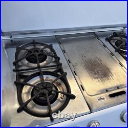 Vintage O'Keefe & Merritt Stove with 4 burners + Griddle +Grillevator +Oven