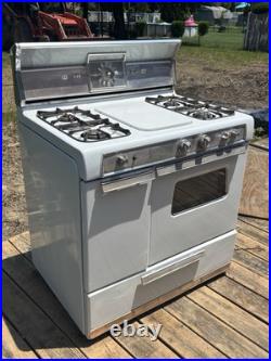 Vintage / Retro 1950s Kenmore Stove / Oven. Unsure If Working. As-is Condition