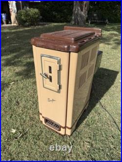 Vintage Siegler Oil Burning Stove/Heater with Amp Blower Model 400-U NICE