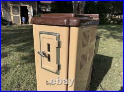 Vintage Siegler Oil Burning Stove/Heater with Amp Blower Model 400-U NICE