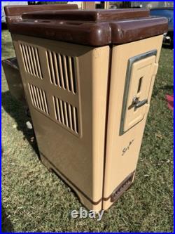 Vintage Siegler Oil Burning Stove/Heater with Amp Blower Model 400-U NICE