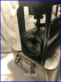 Vintage WWII Era Coleman US MD stove Model 523 with Original Case