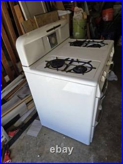 Vintage Wedgewood Stove, White, 4 Burners, Oven/Broiler, Orig. Condition