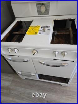 Vintage Wedgewood Stove, White, 4 Burners, Oven/Broiler, Orig. Condition