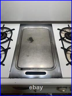 Vintage White Wedgewood Stove, 4 Burners/Griddle, Oven/Broiler, 40 All Original