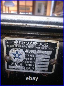 Vintage White Wedgewood Stove, 4 Burners/Griddle, Oven/Broiler, 40 All Original