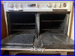 Vintage White Wedgewood Stove, 4 Burners/Griddle, Oven/Broiler, 40 All Original