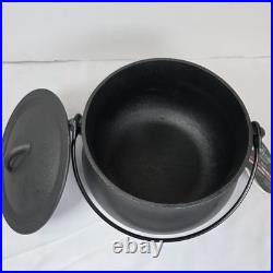 Witchy! Smith & Clark Ironworks Cast Iron Pre-Seasoned 4 Qt Cauldron w Lid Black